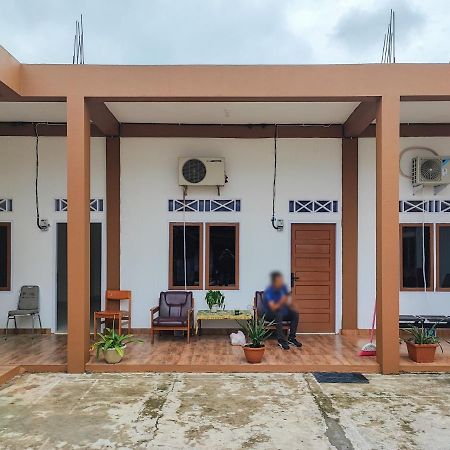 Adela Homestay Syariah Near Universitas Muhammadiyah Jambi Mitra Reddoorz エクステリア 写真