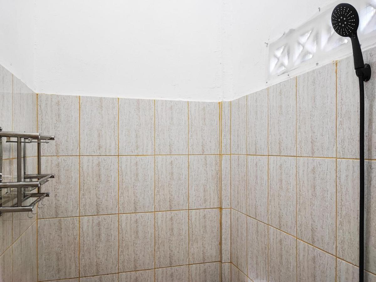 Adela Homestay Syariah Near Universitas Muhammadiyah Jambi Mitra Reddoorz エクステリア 写真